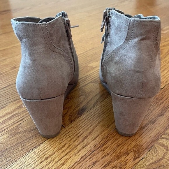 Universal Thread | NWOB Taupe Faux Suede Wedge Booties | Size 9 - Picture 7 of 9